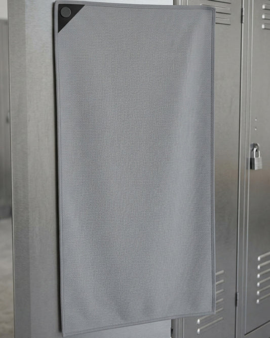 Coue Magnetic-Corner Training Towel 80 x 40 cm Ash Gray - Lifestyle view