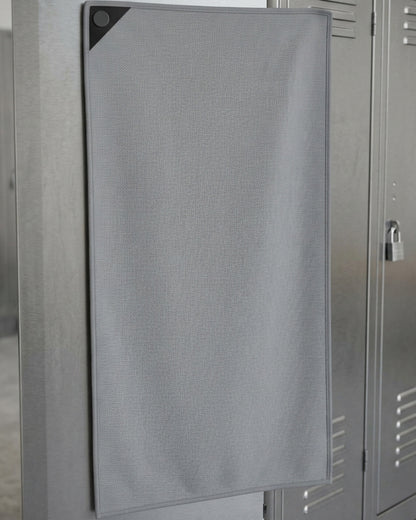 Coue Magnetic-Corner Training Towel 80 x 40 cm Ash Gray - Lifestyle view